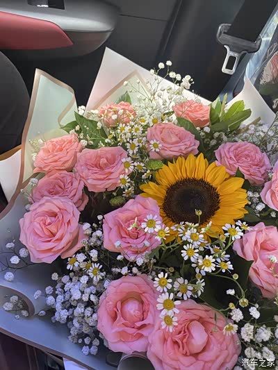 提车的鲜花太美了 ,喜欢粉色的