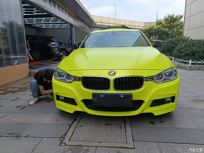 贴完改色膜的宝马320