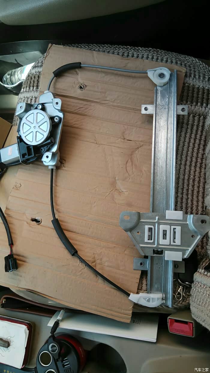 更换左后玻璃升降器