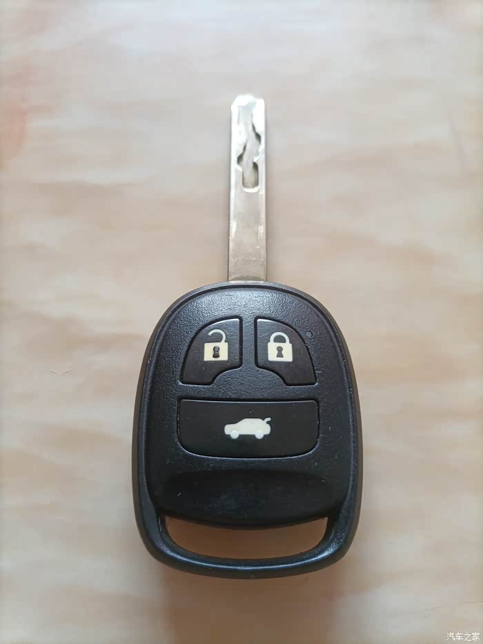 老款逸动钥匙更换电池