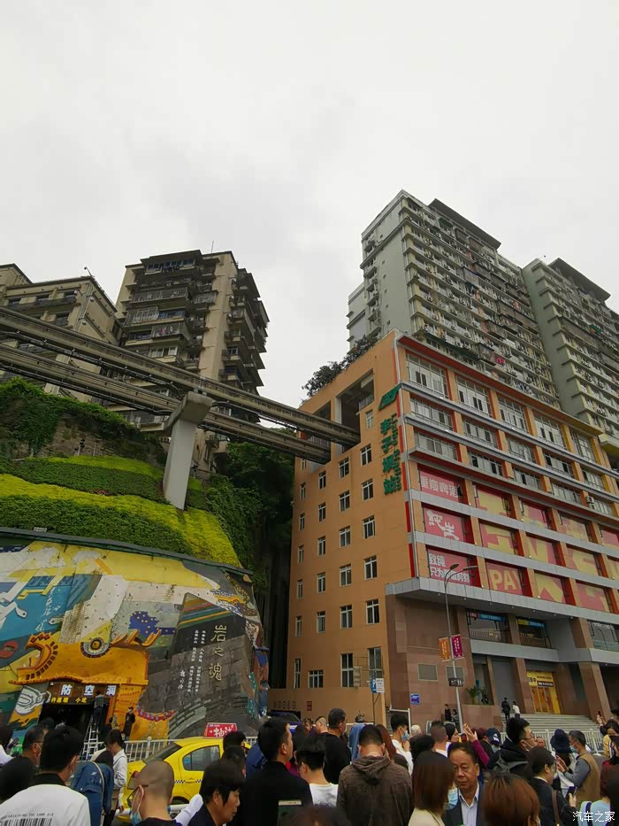 迎暖春送积分随拍李子坝轻轨站