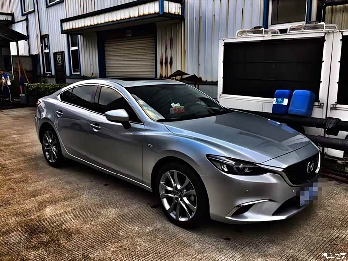 店里看到的 这个银色的 阿特兹,  帅爆了 .