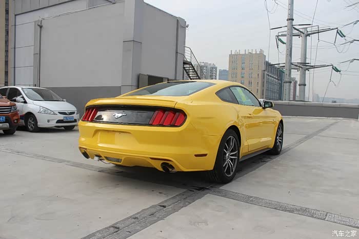 快来围观出浴大黄马来自美系肌肉跑车