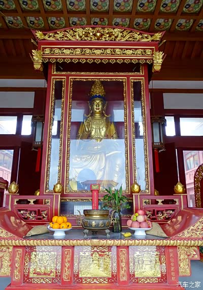 天王殿供奉的天王塑像