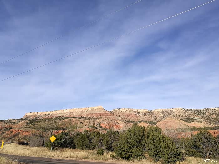 从谷底往上看,上面是广袤的高原