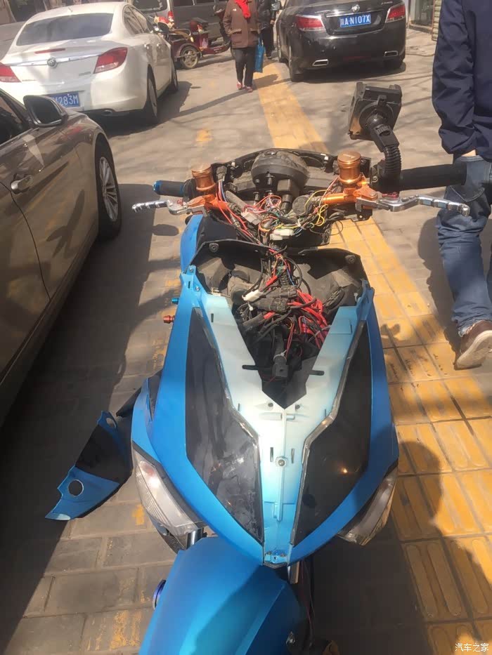 电动车烧胎照片