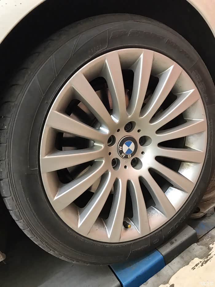 发个贴打折卖宝马用2454519和2754019轮毂轮胎一整套