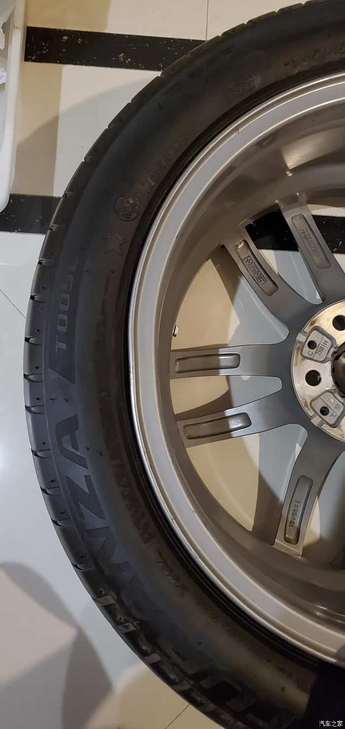 轮毂背面,失圆明显.