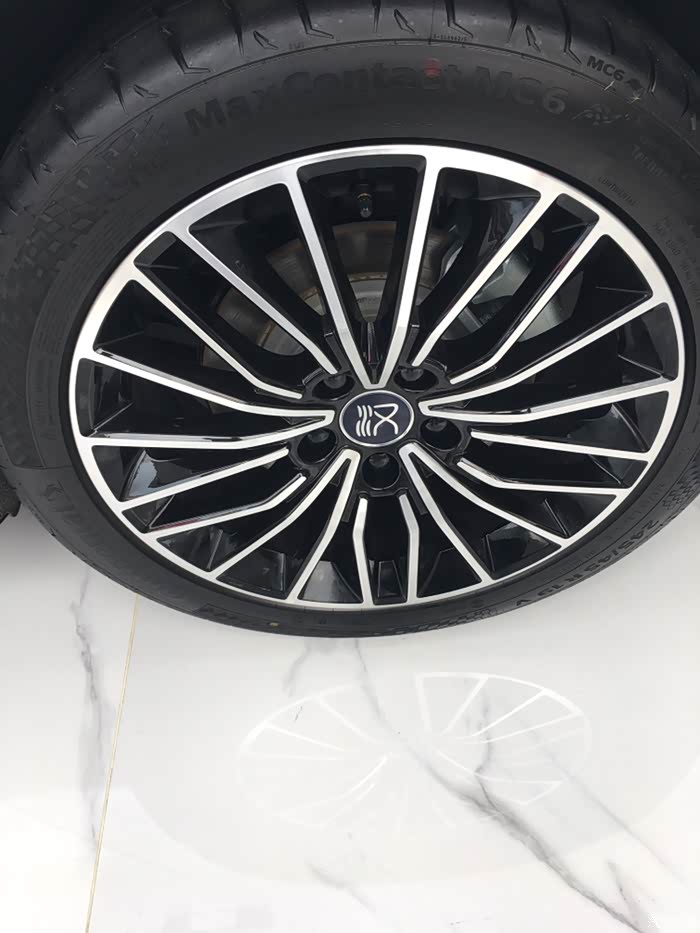 比亚迪汉的高性能轮胎