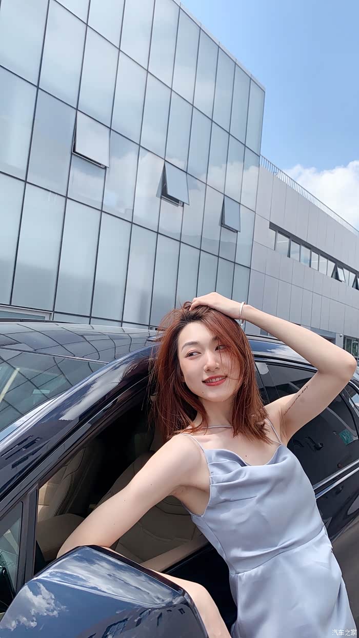 美女表妹当车模-凯迪拉克xt5