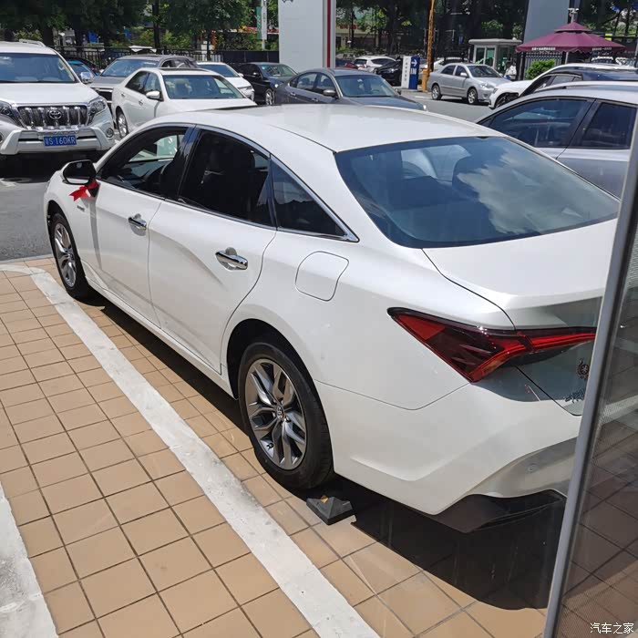 喜提混动豪华珍珠白亚洲龙