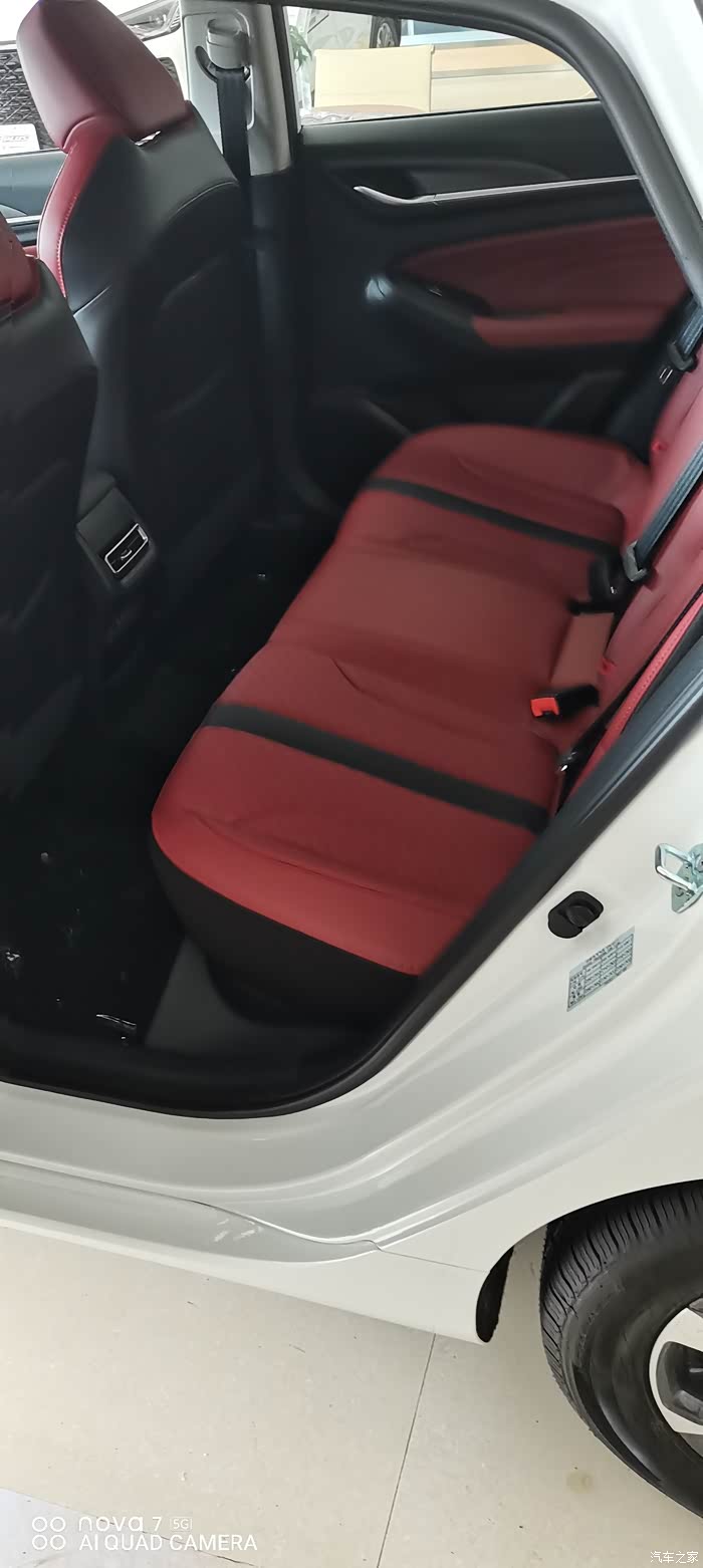 搪塑软包中控台!内饰有档次,有质感!