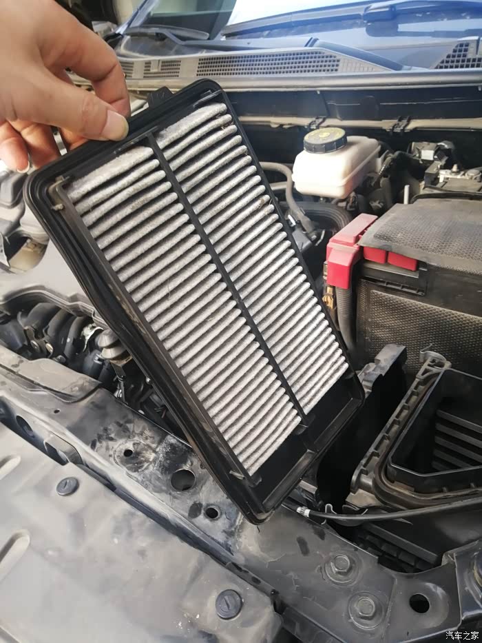 19款逍客空气滤芯是这样的吗,今天换了