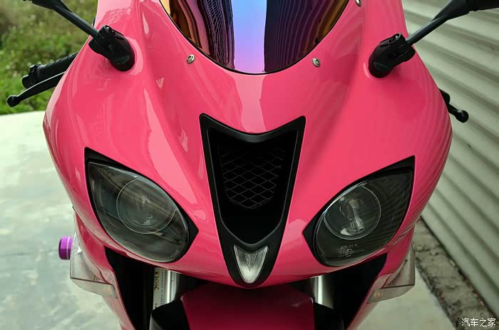 粉红色的川崎zx6r给大家欣赏