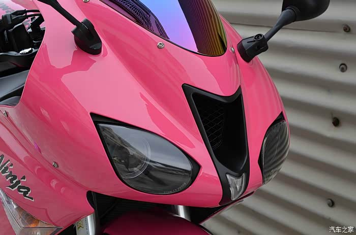 粉红色的川崎zx6r给大家欣赏