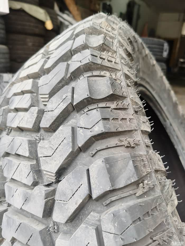 出准新2857017鑫龙爪轮胎