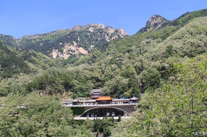 半山腰的公交车站