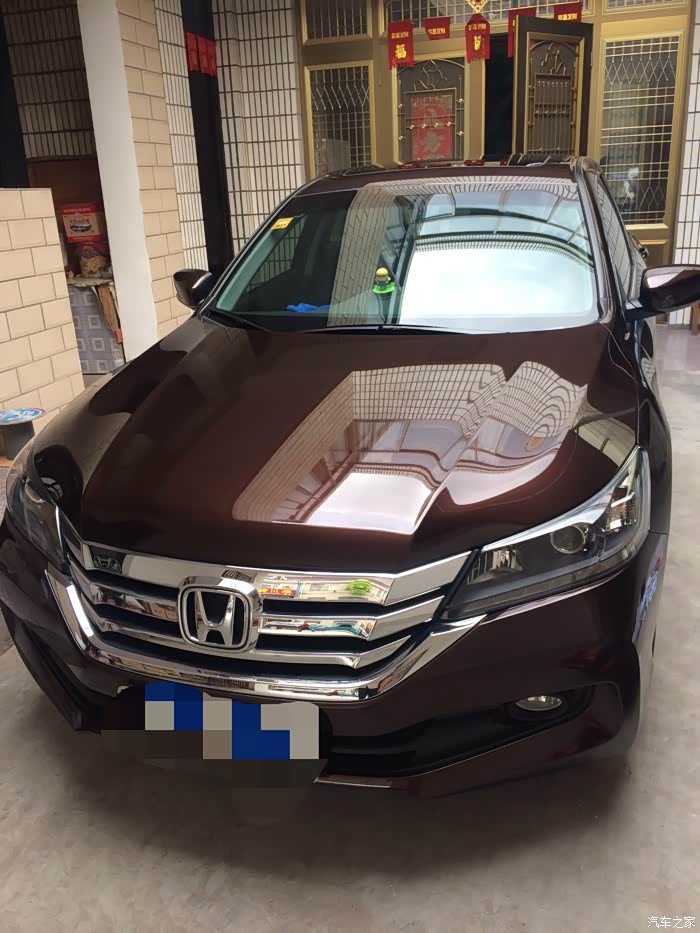 琥珀金和黑色那个好看,我没见过琥珀金