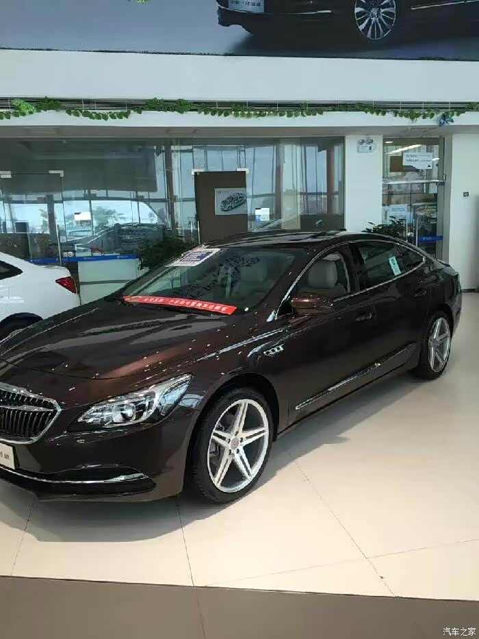 这个新君越轮毂怎么不一样,求解释