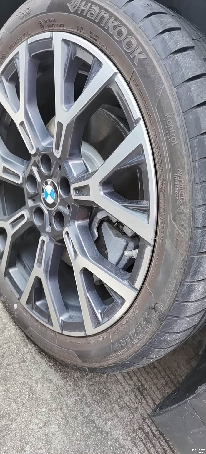 【图】过个坑就爆胎了_宝马x1论坛_汽车之家论坛