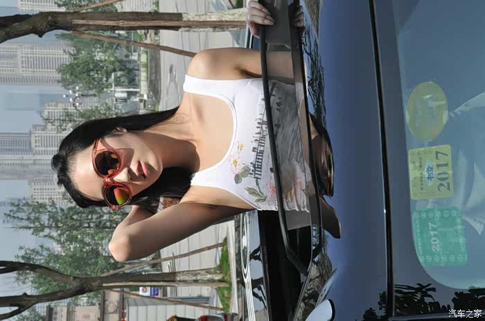 媳妇当车模媳妇任性素颜pkmini乡下人