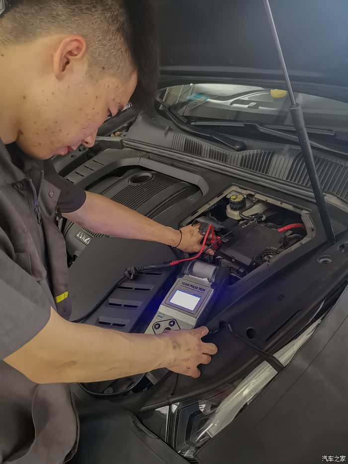 蓄电池的性能也要好好检查下,附近同事电瓶缺电还是时有发生的,电池的