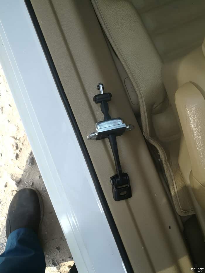 因为前门限位器特别松垮所以准备换朗逸前门限位器可以用稍微点儿过