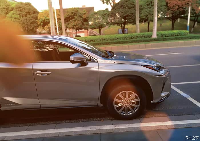 实拍雷克萨斯nx