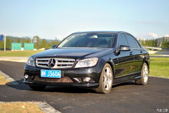 老车也来露脸车况依旧完美的w204奔驰c200运动版