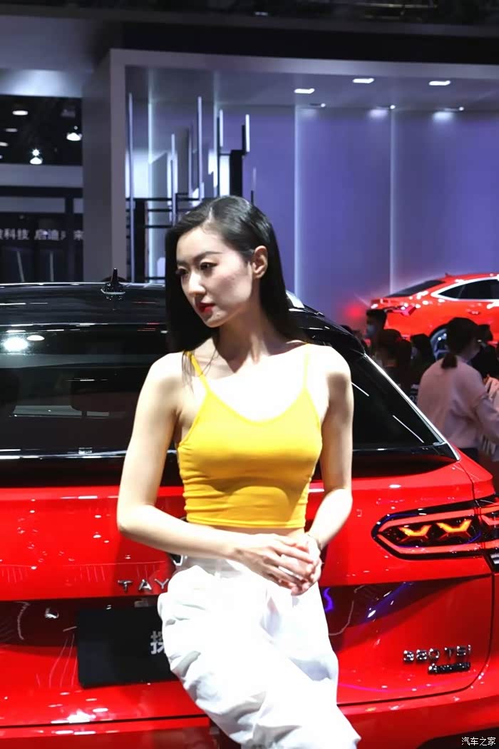 拥抱未来未来可期2021上海车展美女车模来袭