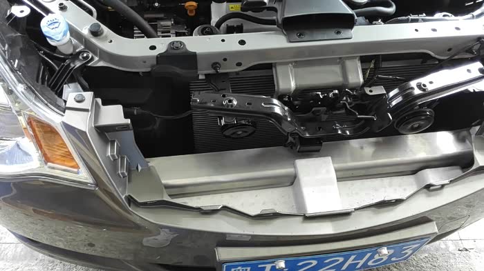 看看经典轩逸前防撞梁!