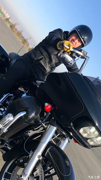 大冬天骑哈雷滑翔,太冷了!