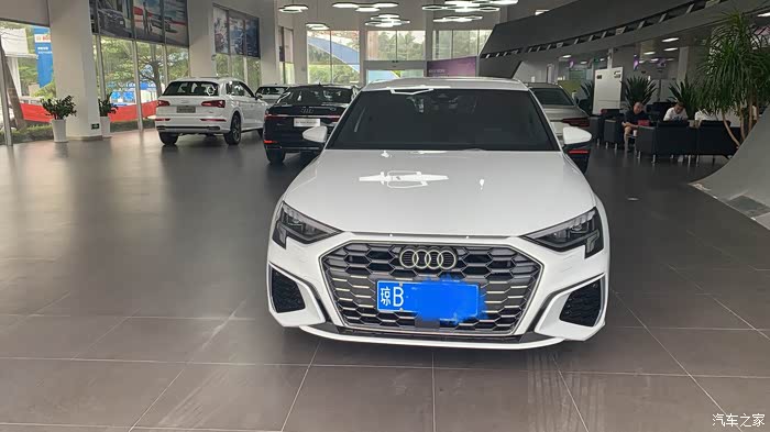 奥迪a3sportback两厢纳瓦拉蓝非常规靓色提车