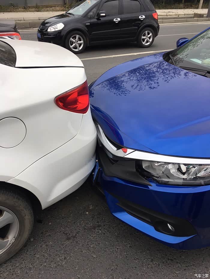 才买没一个月就撞车