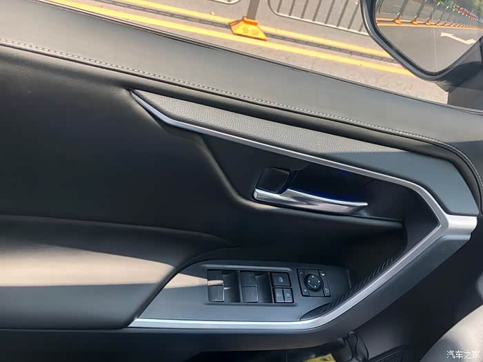 荣放改车门门板