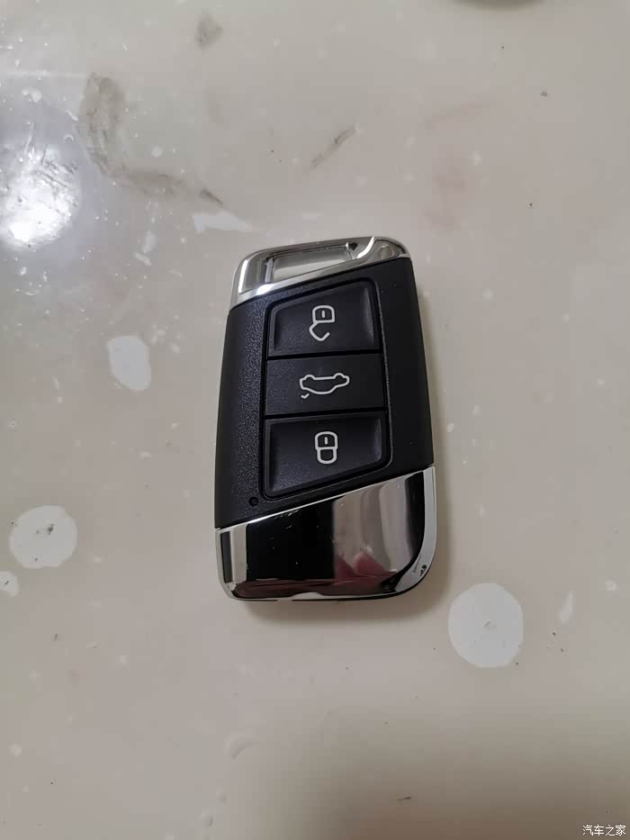 【迈腾330豪华(30周年纪念版)】简单提车作业及当前油耗