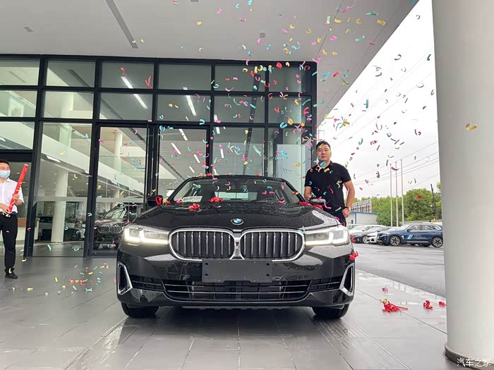 530豪华领先提车啦!恭喜自己成功尊贵的宝马车主