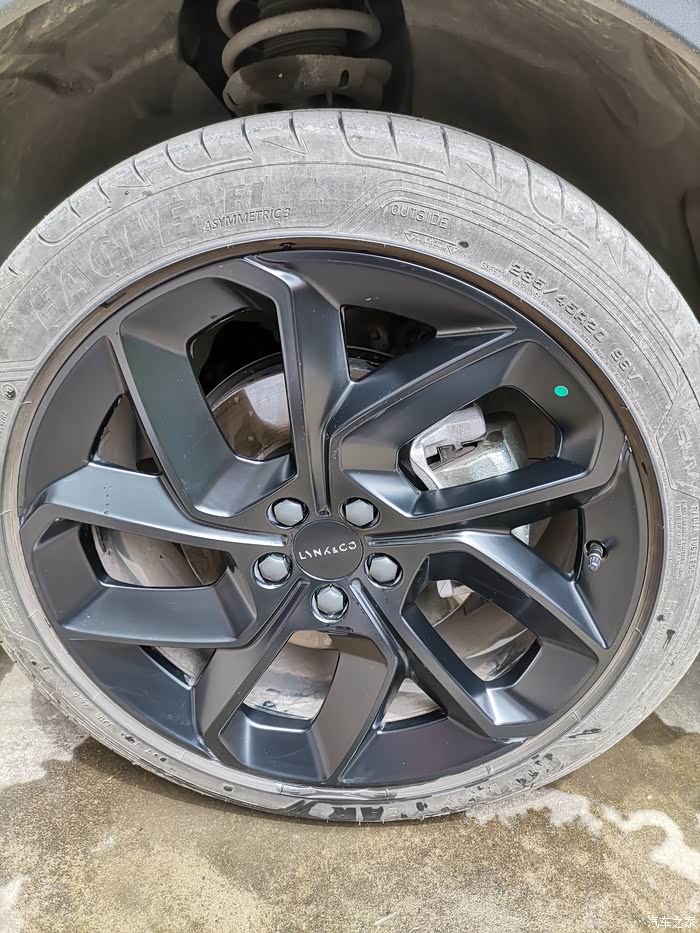 领克01暗夜版上18寸at胎