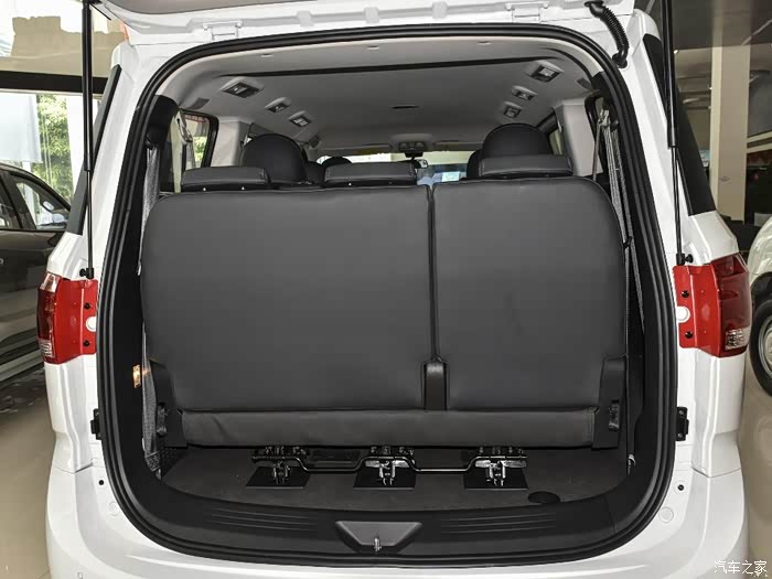 这个车9座的布局是几排?每排几座?