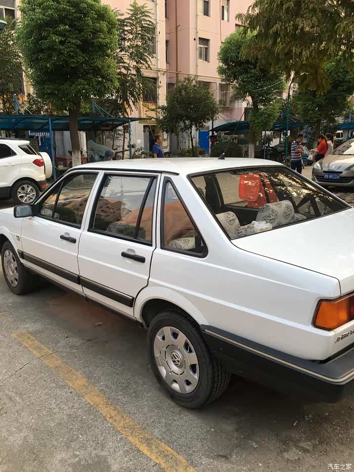 白色普桑10年了,才跑了80000公里,质量那是不错.