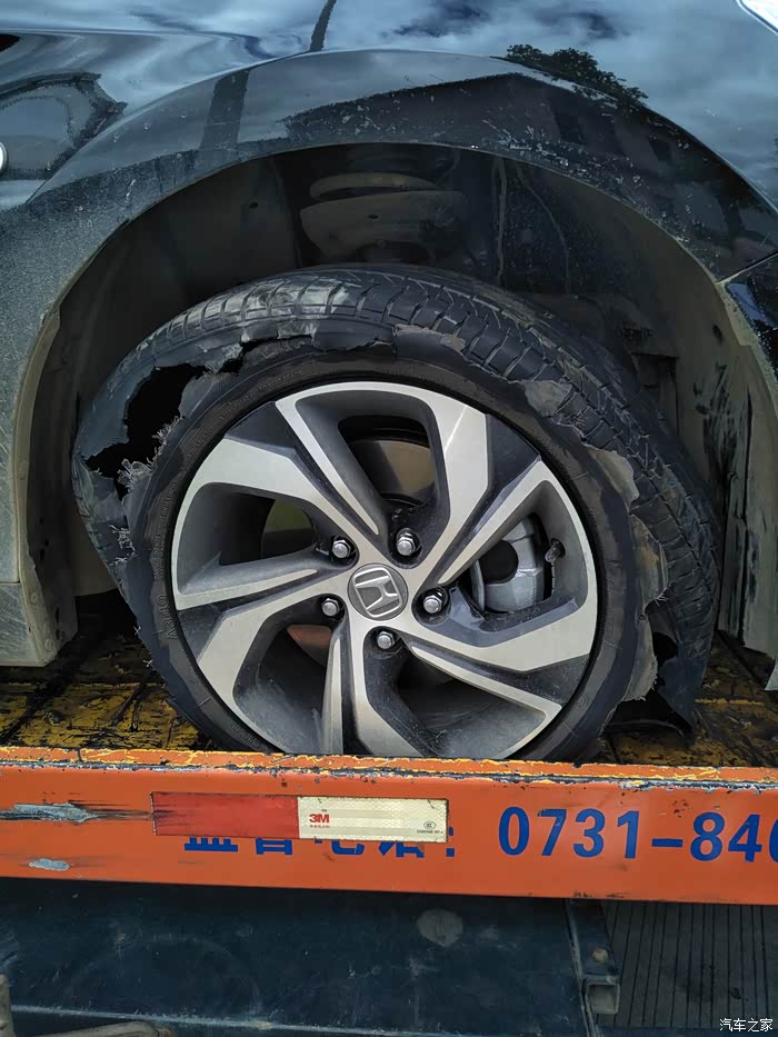 【图】高速上爆胎_雅阁论坛_汽车之家论坛