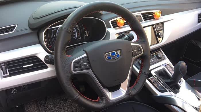 博越方向盘向右歪?