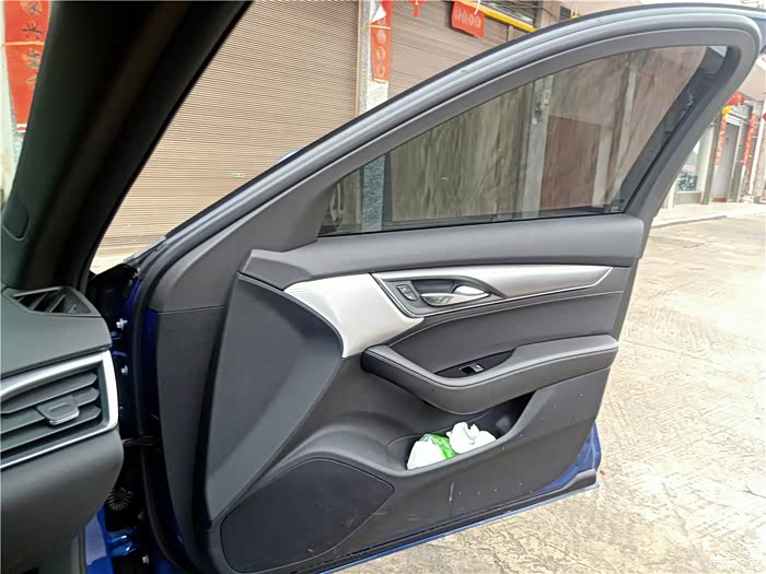 星空蓝的凯迪拉克ct5,给生活加点料!