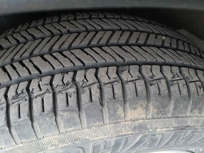 轮胎吃胎啃胎啃伤照片