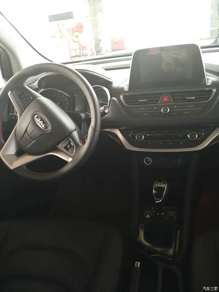 中控上的立式屏看太习惯