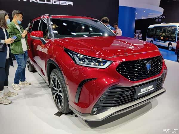 犀利的造型 ,皇冠荣放亮相上海车展