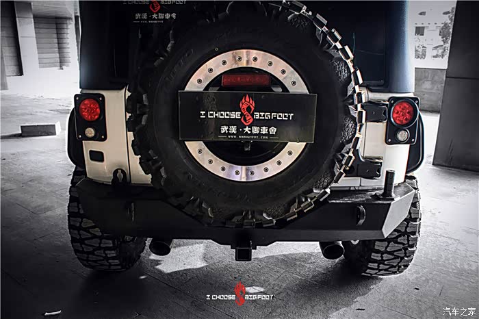 【武汉大脚车会】— 黑白配 演绎最纯粹的改装