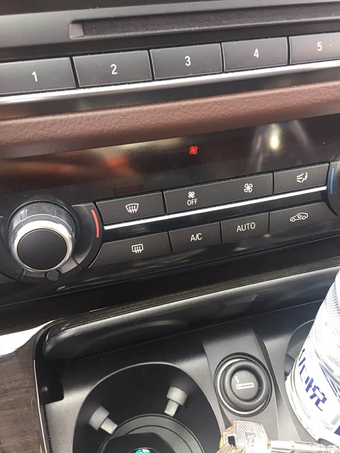 请教一个驻车通风的问题开启过一次以后风扇图标一直开着