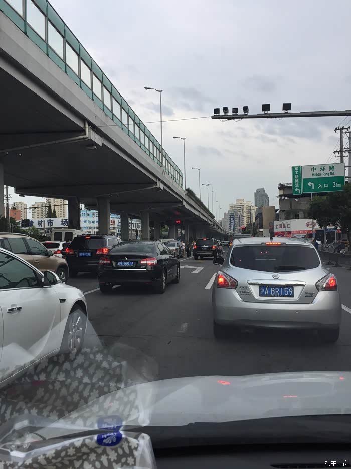 高架周家嘴路出口,大众自然了