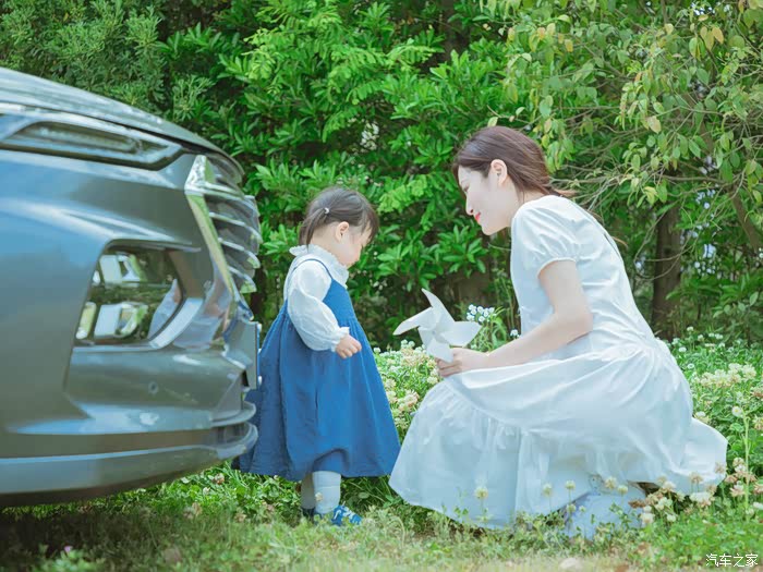 女本柔弱为母则刚辣妈萌宝开五菱凯捷享受温馨的亲子时光